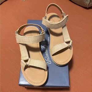 Universal Thread Women's Cream Sandals